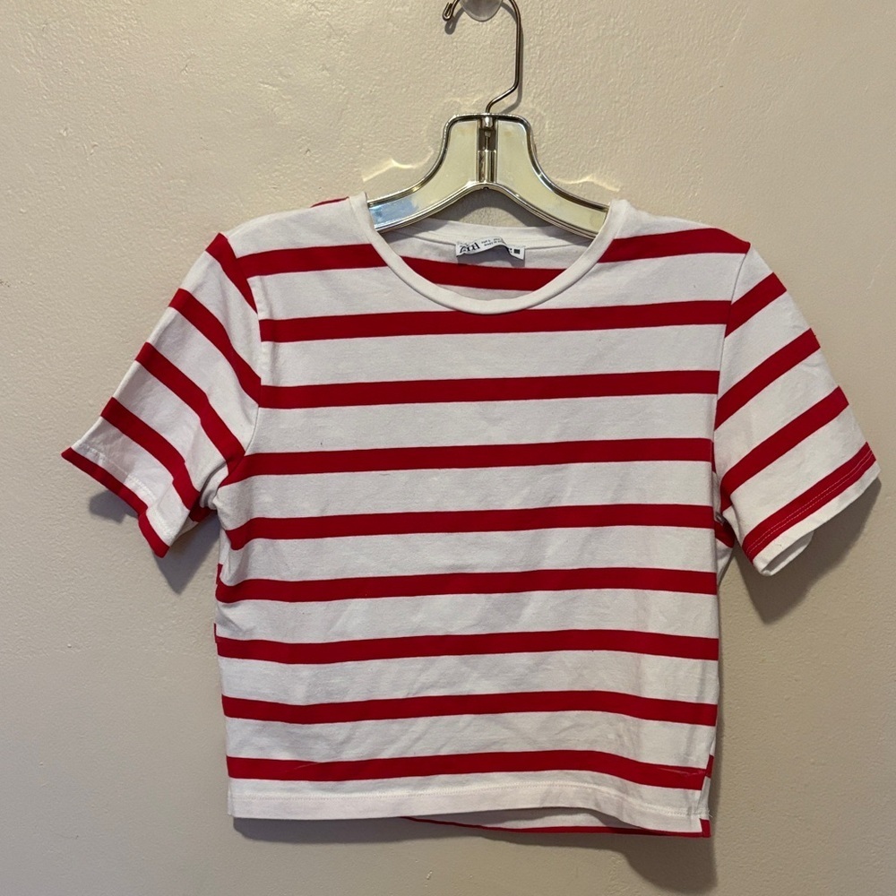 Zara Women's Red and White Striped Short Sleeve Tee